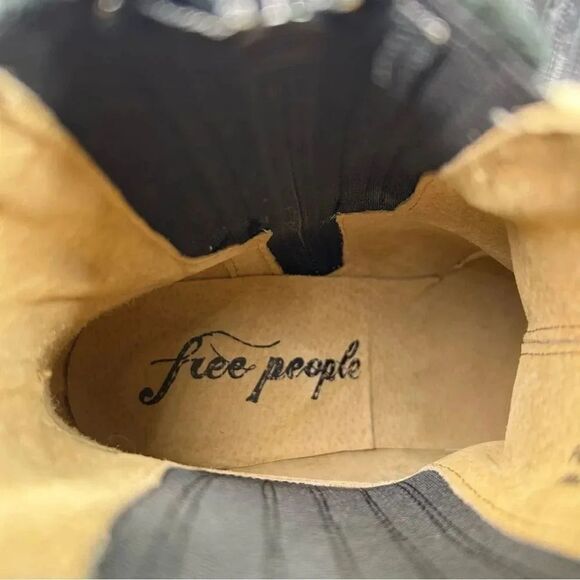 Free People James Chelsea Boots Lug Soles Heeled Ankle Womens Size 9 9.5 EUR 40 - Picture 9 of 9